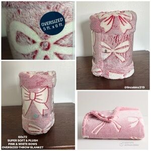 NWT- Large Bows Oversized Super Soft Plush Throw Blanket 60x72